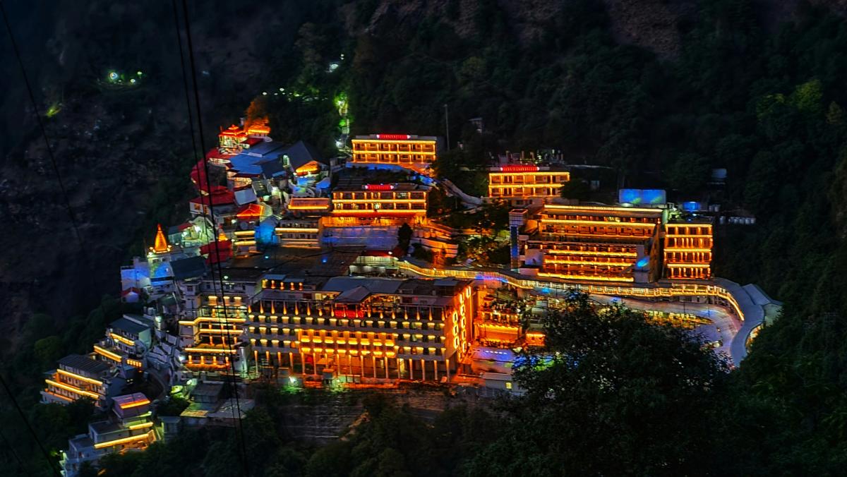 Vaishno Devi with Patnitop (Deluxe)